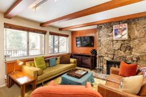 Silverglo 206, Condo with Mid-Century Modern Decor, Upgraded Kitchen and Access to Pool